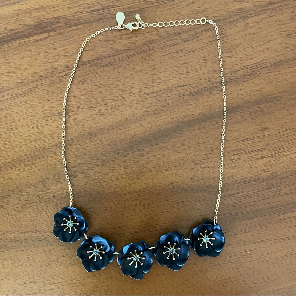 Black flower necklace with gold chain